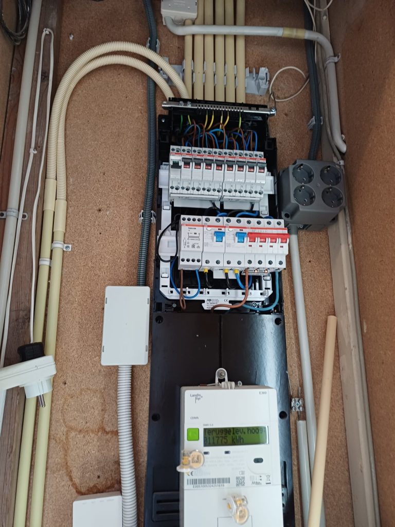 Groepenkast in de meterkast, werk van Oosterom Installaties BV