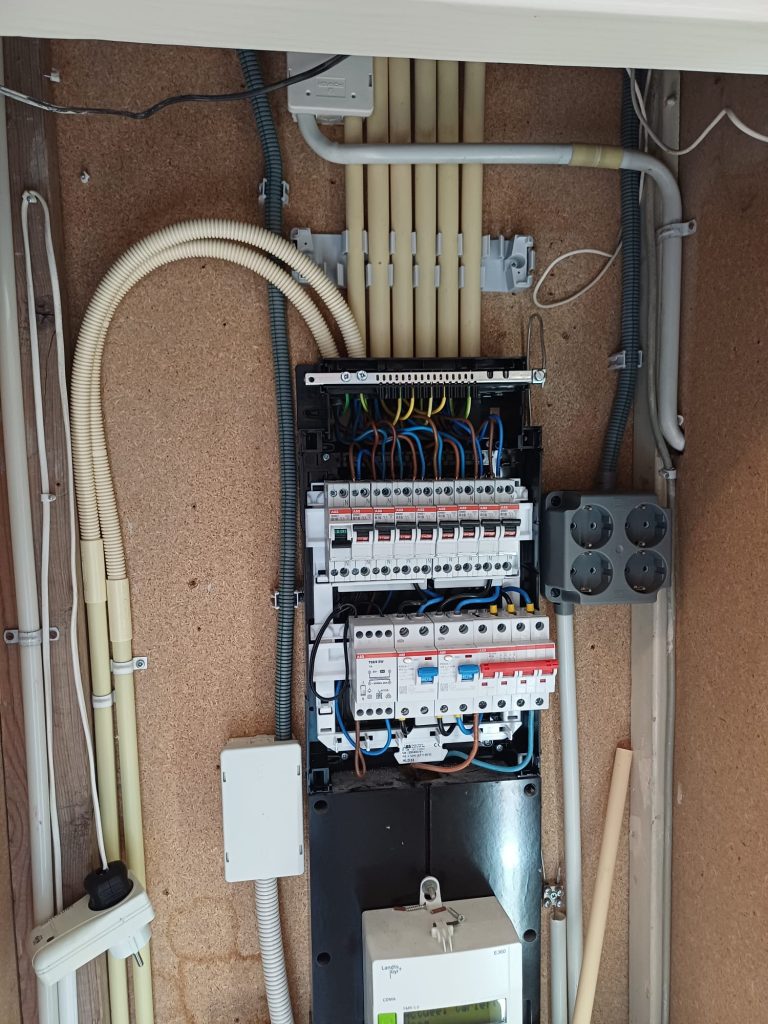 Groepenkast in de meterkast, werk van Oosterom Installaties BV