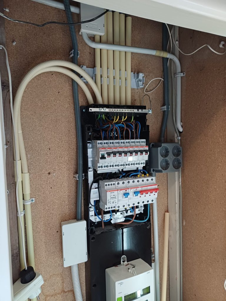 Groepenkast in de meterkast, werk van Oosterom Installaties BV